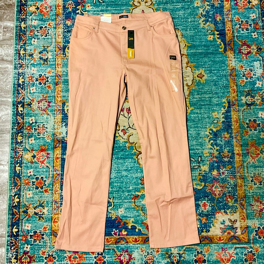 Lee Relaxed Fit Straight leg Misty Rose Jeans - NWT